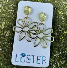 Load image into Gallery viewer, Happy Flower Brass Earrings