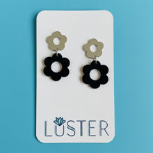 Load image into Gallery viewer, Silver Flower Lightweight Earrings
