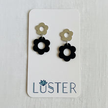 Load image into Gallery viewer, Silver Flower Lightweight Earrings
