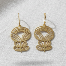 Load image into Gallery viewer, Brass Mod Retro Flower Earrings
