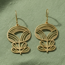 Load image into Gallery viewer, Brass Mod Retro Flower Earrings
